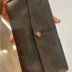 LV MONO SARAH WALLET